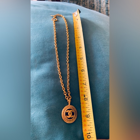 Authentic 16” Chanel Gold Vintage Necklace - Picture 6 of 9